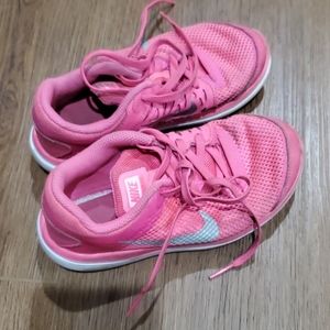 Girls Nike 12.5C pink sneakers
